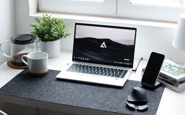 These Desk Accessories Will Improve Your Desk Setup - Gadgets UAE